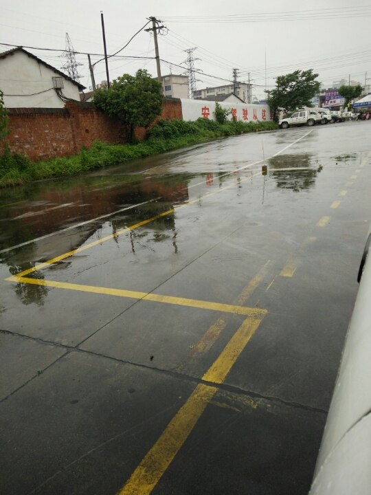 侧方停车车子屁股扫最里面的实线算不算死?扫