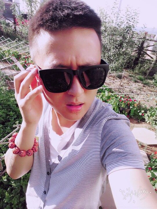 科目一二三四。一把过。没辜负。晒那么黑