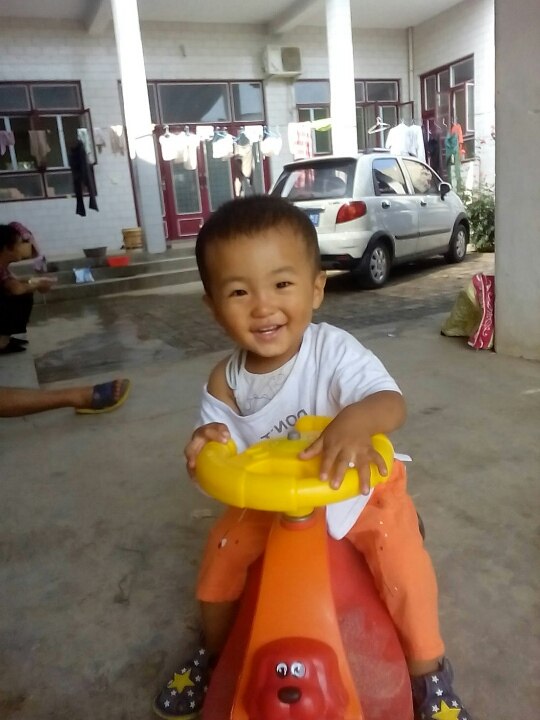 今天早上早早的考完科目四,坐等驾照无比开心