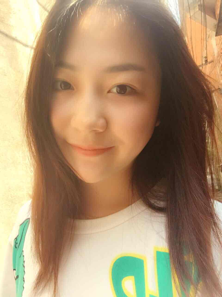 侧方停车起步怎么看车身与右边黄线距离呢 老