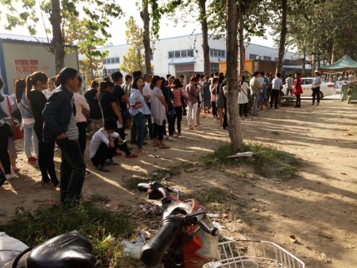 早晨面签排队好久 下午到驾校预约考试 不能不