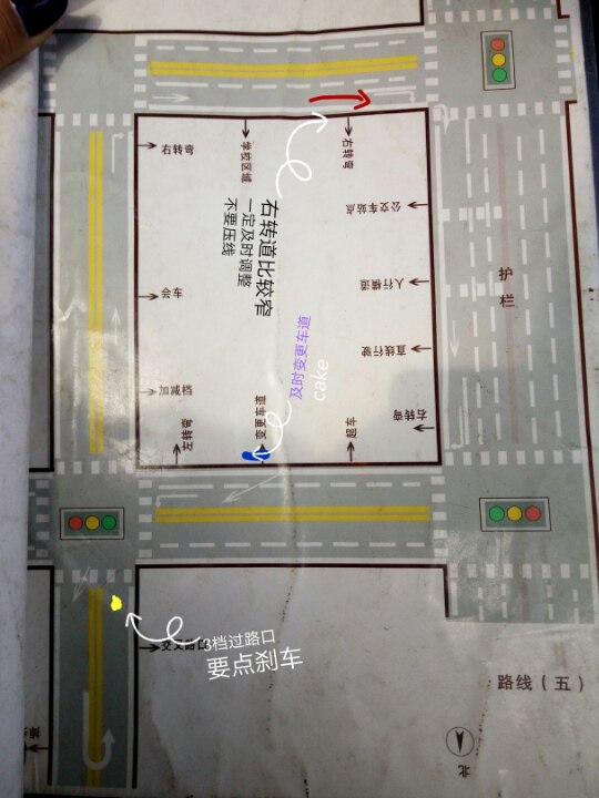 第三次考路考,依旧紧张到脑袋空白,把自己手抓