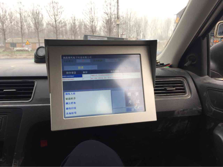 他拆穿。看着人家过与不过。心里暗暗地发颤。