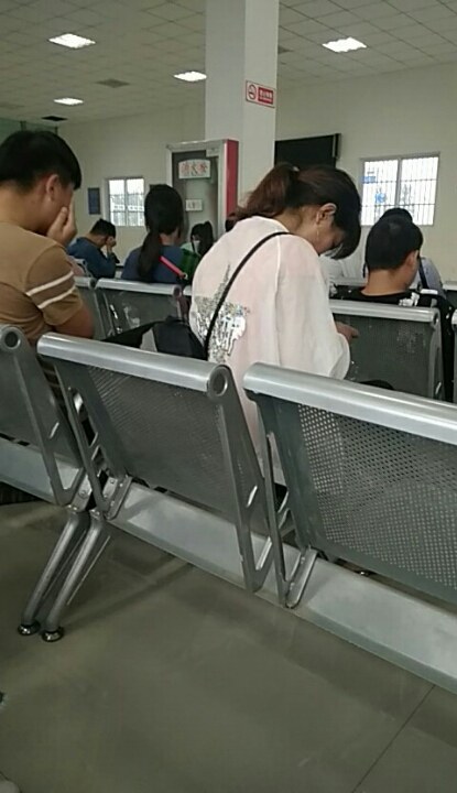 今天虽然下着雨,但心情还是美美的,科四100分完美收场,坐等