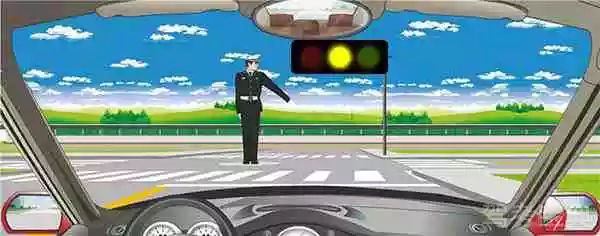 交通警察发出这种手势信号可以左转弯。