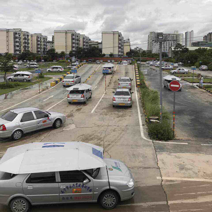 倒车入库210秒(3.5分钟) 7、侧方停车出库时要