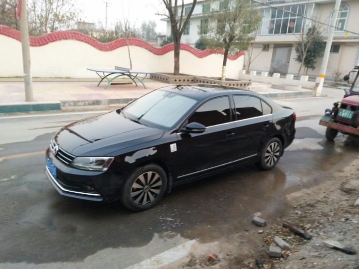 的中心买车目标就是买个家庭轿车,省油安全系