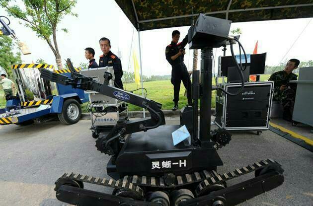 屌炸天的中国军用机器人,中国黑科技让外国人