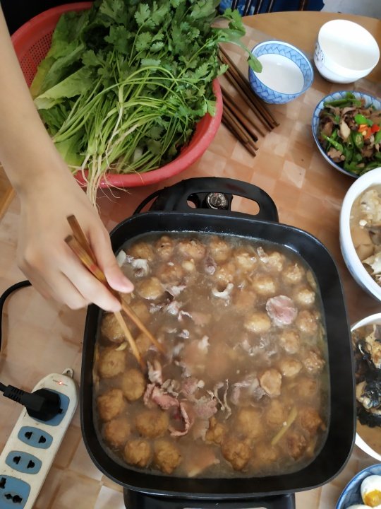 早点吃完午饭,13:30要赶去