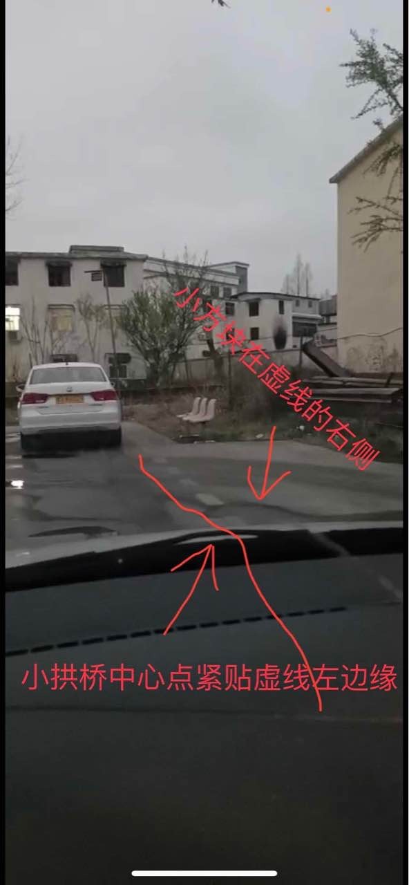 靠边停车怎么控制边线与车身距离啊?