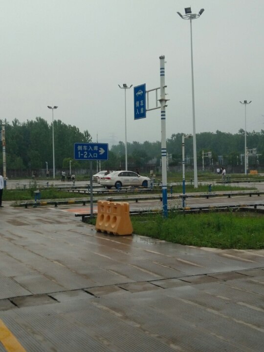 心里一万只草泥马!