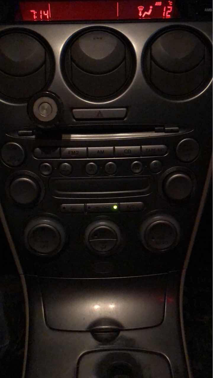 04款的马自达6中控怎么拆下来啊